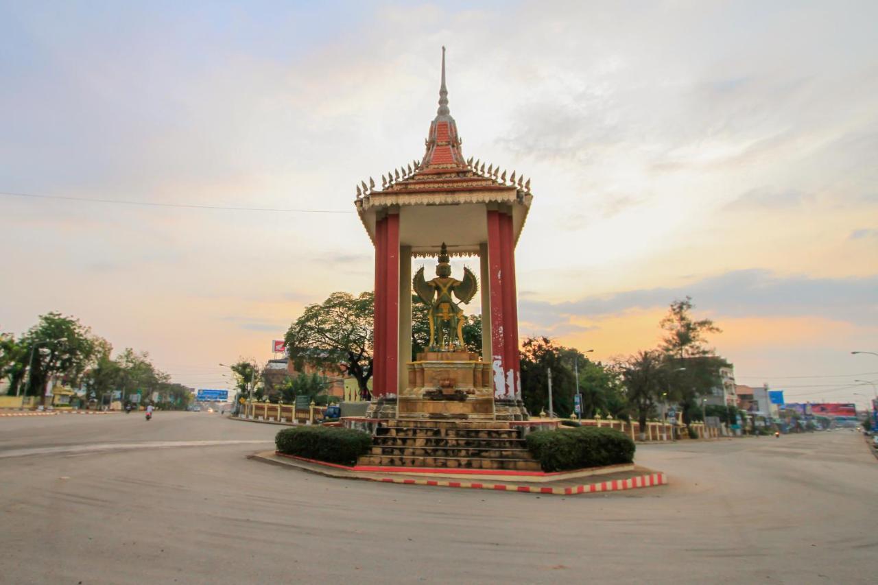 Botoum Hotel Sisophon Esterno foto